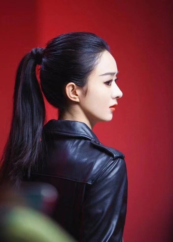 赵丽颖最新代言双杀杨幂baby！梳高马尾眼神太绝