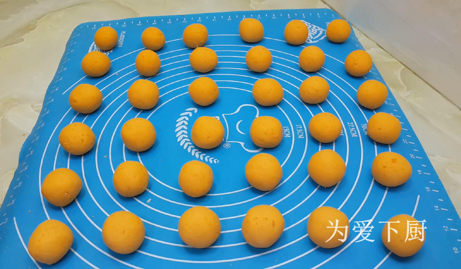 红薯这样做才好吃，加半碗糯米粉，个个焦脆又香甜，真的太香了