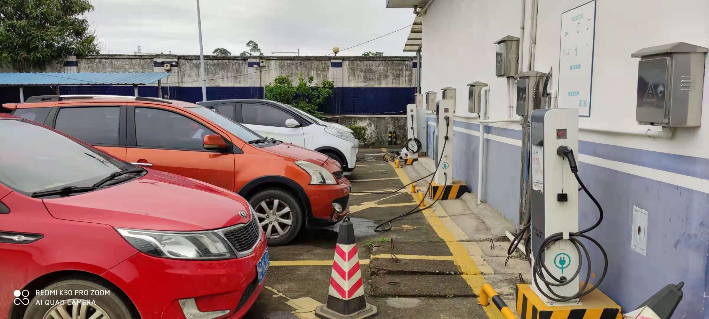 廣西北海華浩物業(yè)2個(gè)電動(dòng)汽車充電樁順利完工