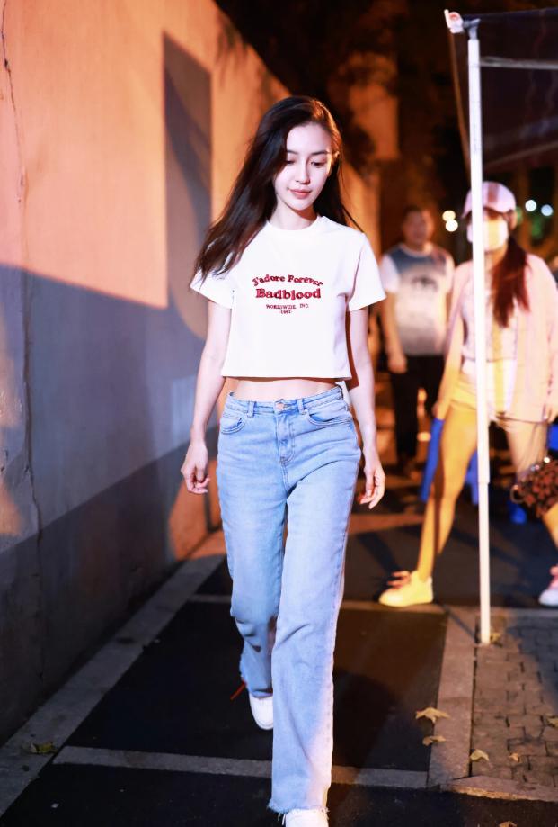 Yang Ying Was Secretly Photographed By Passers By After Get Off Work She Wore A Short Jacket To 5714