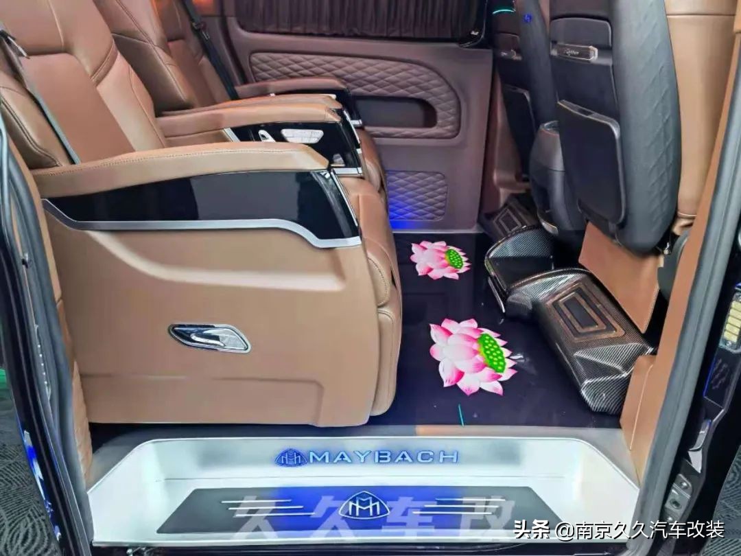 30万的奔驰威霆大面包，如何改出百万豪车的感觉？