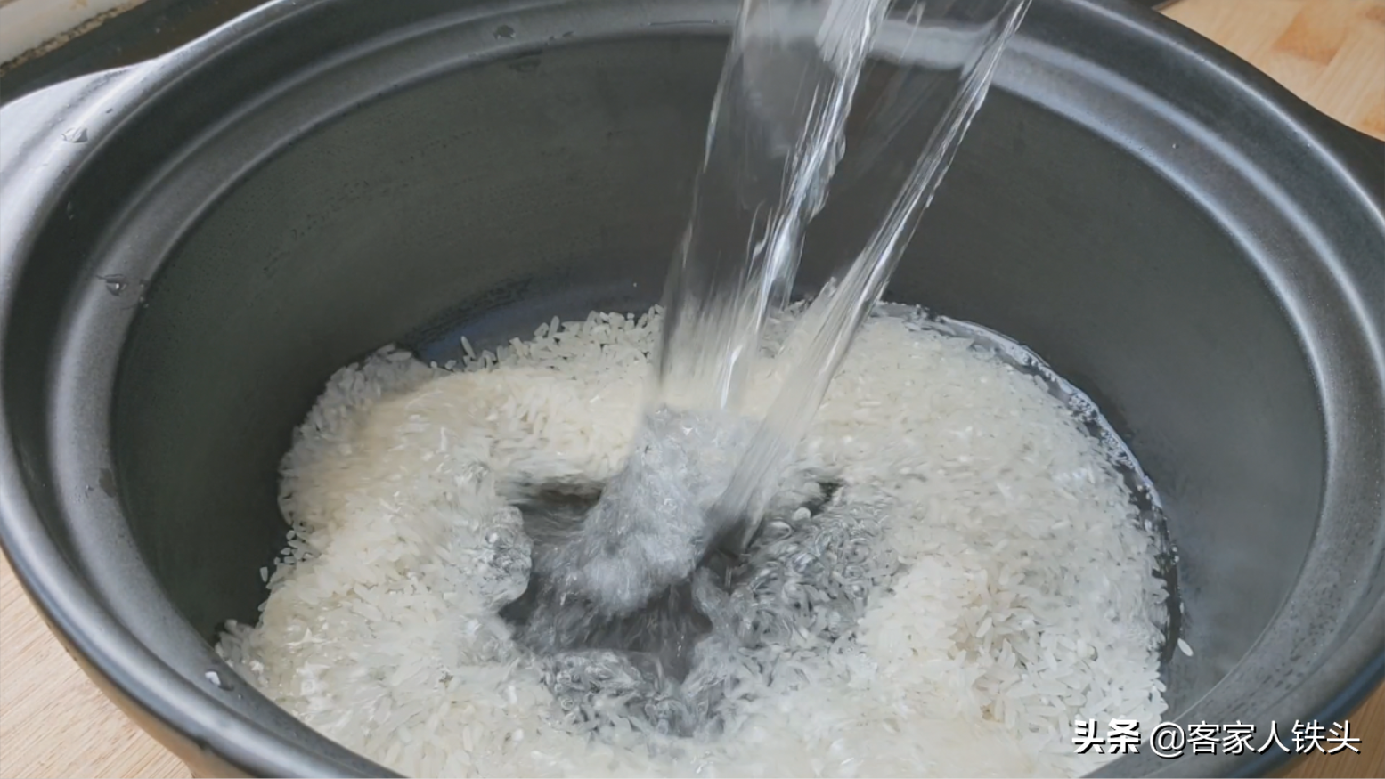 入秋早餐吃什么？1碗花生1把菜干，教你广东特色早餐，营养好吃