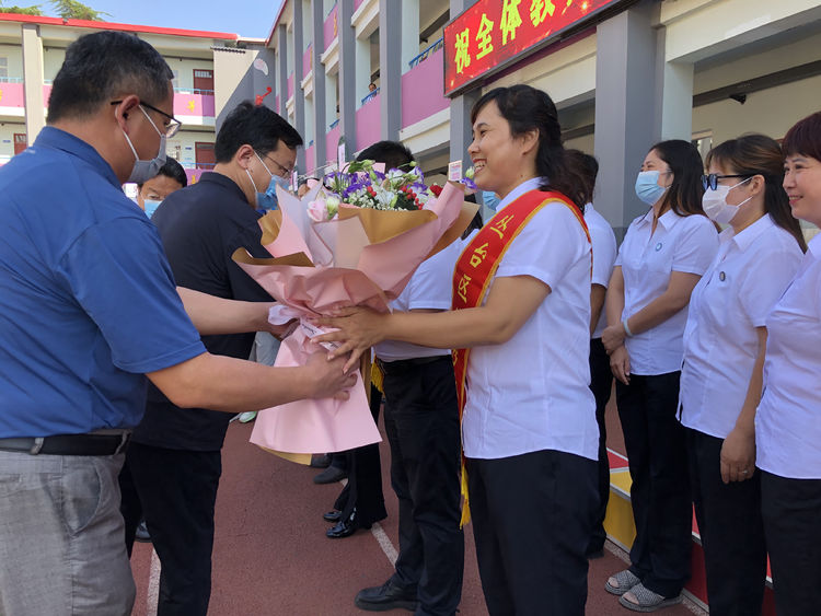 叢臺區(qū)永安中學慶祝第37屆教師節(jié)(圖13)