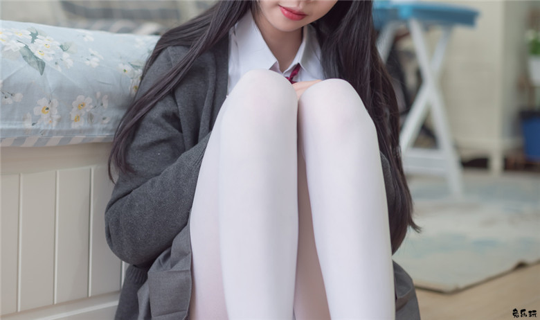 纯洁的JK白丝美腿