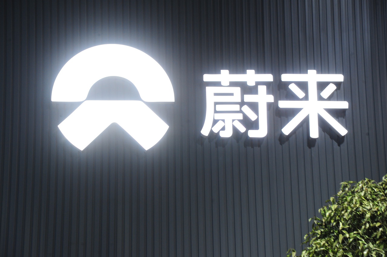 特斯拉带头，理想和小鹏跟随，趁股价高抓紧融资