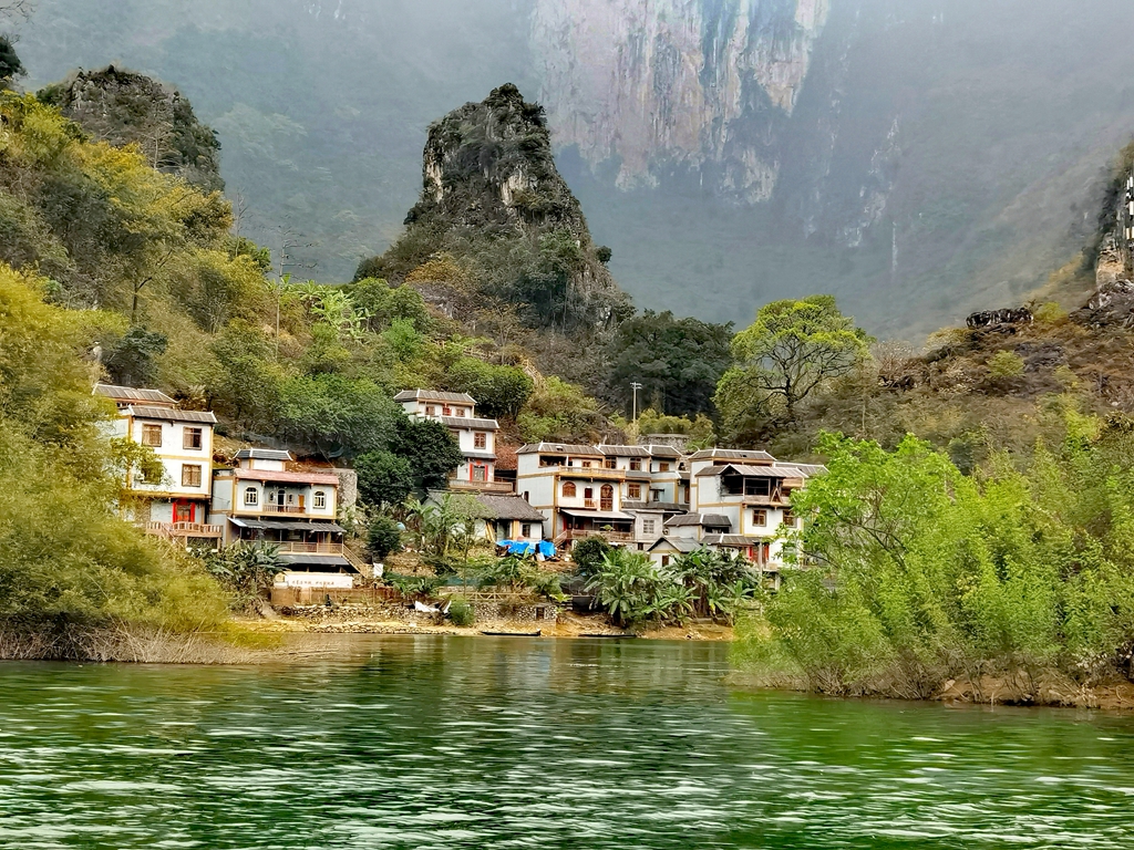 天阴不掩山水美(3)深山翡翠浩坤湖