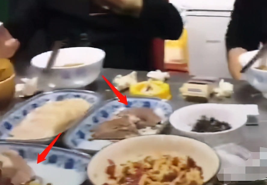 66岁李琦罕曝近况！不顾糖尿病大吃肘子肉，嗜酒如命家中堆满缸