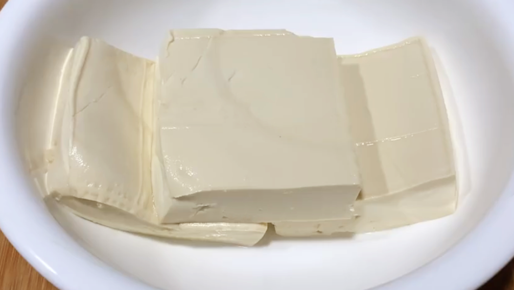 1塊豆腐，2個雞蛋，教你最近很火的雞蛋豆腐的做法，飯店沒得賣
