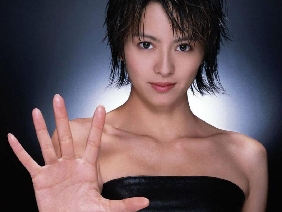 图文 梁咏琪晒出睡前素颜照 粗眉竟然是天生的 梁咏琪真是天生丽质 Www Bagua5 Net