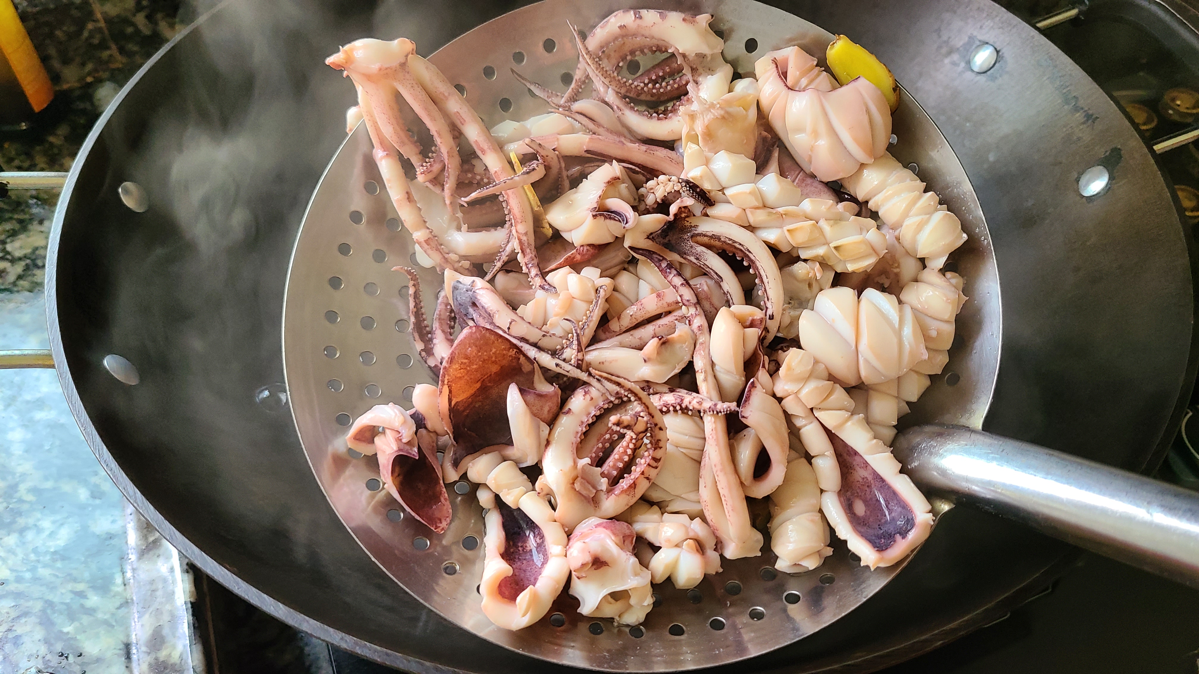 爆炒鱿鱼的做法，香辣下饭又好吃，这一道美味家常菜，味道很棒