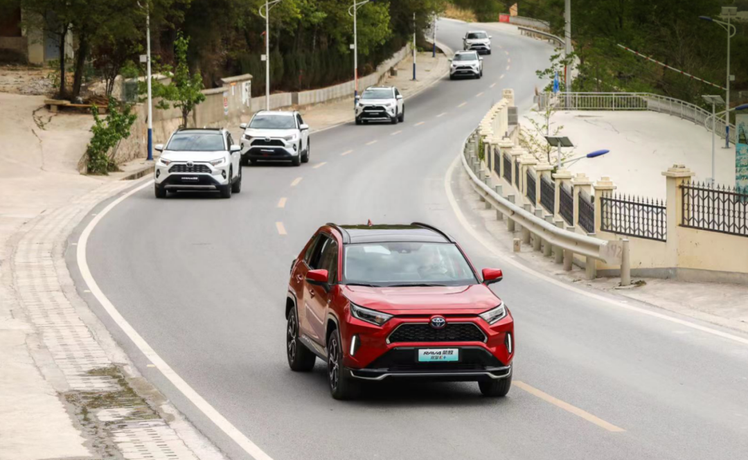 身处不限牌城市，为何我们依然推荐绿牌RAV4荣放双擎E+？