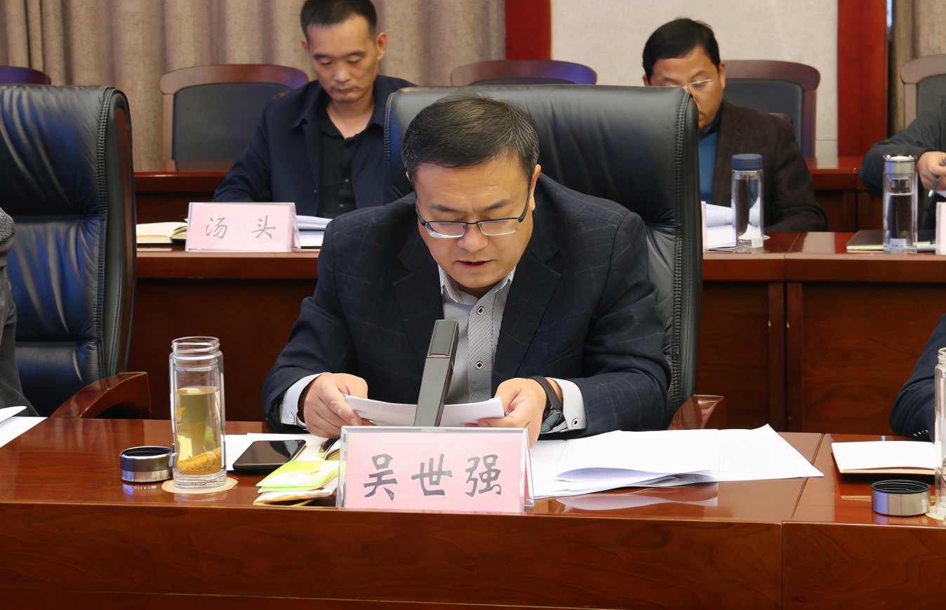 精神,区政府副区长吴世强传达全市乡村振兴"三步走"工作调度会议精神