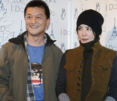 Deliver in syrup! Wang Fei thanks thunderbolt sharp edge the late night will be friendly pull a hand together, netizen: When be together than following Li Yapeng sweet