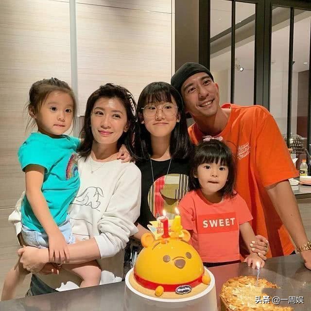 賈靜雯一家五口出遊，梧桐妹身高出眾，修傑楷鬍子邋遢顯蒼老