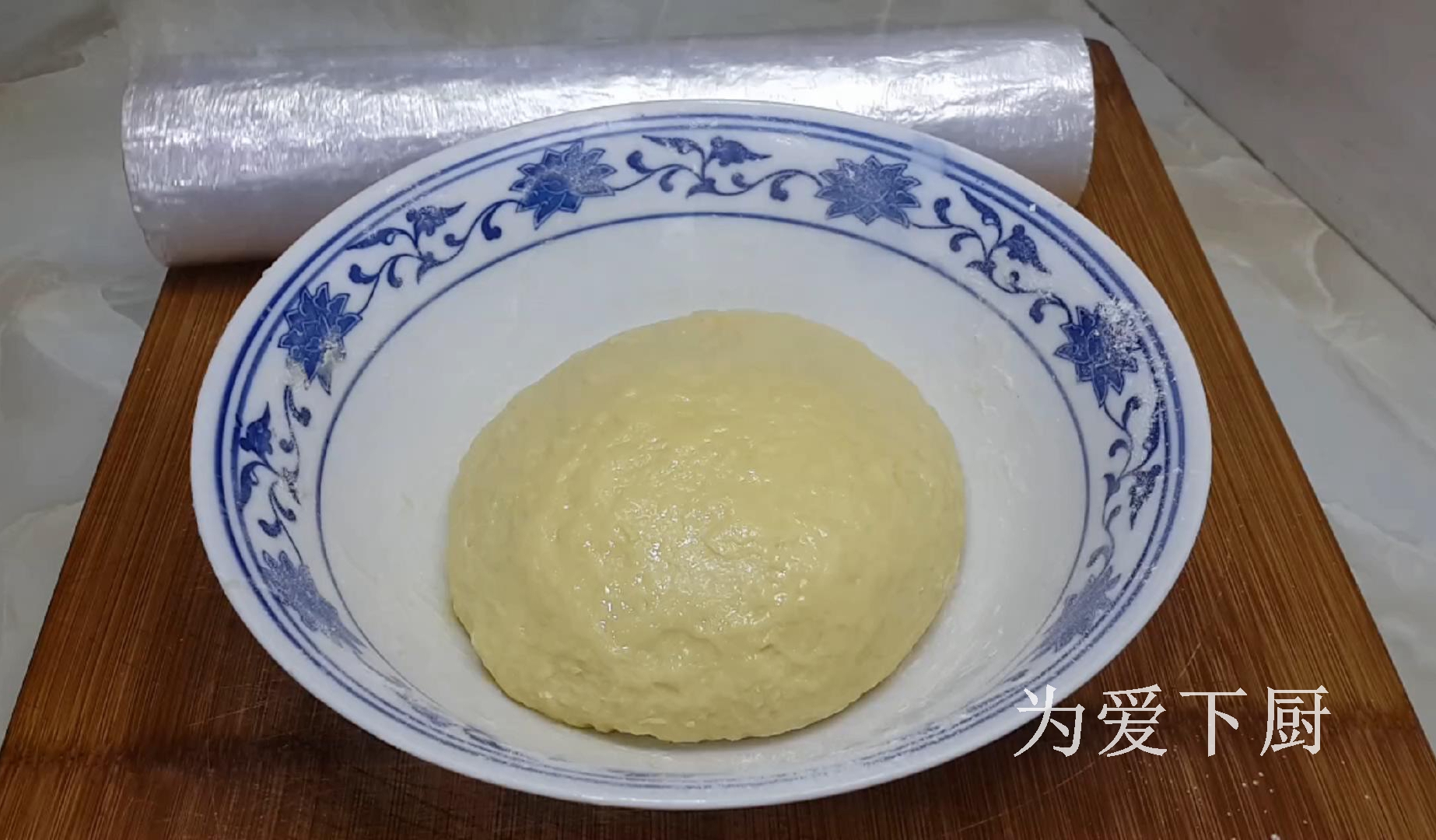 2個雞蛋，半斤麵粉，鍋裡炸一炸，鬆軟又香甜，比麵包油條還好吃