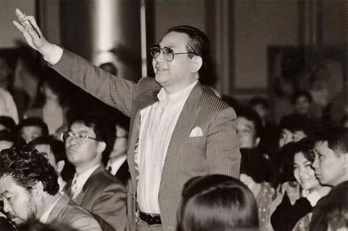 此人110万买一只碗，20年后15亿元卖妹妹，靠“捡