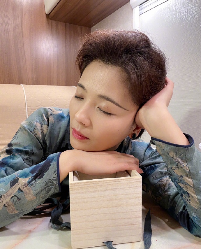 销号|刘涛评论营销号敬业精神让人佩服不按套路出牌的涛姐太幽默了！