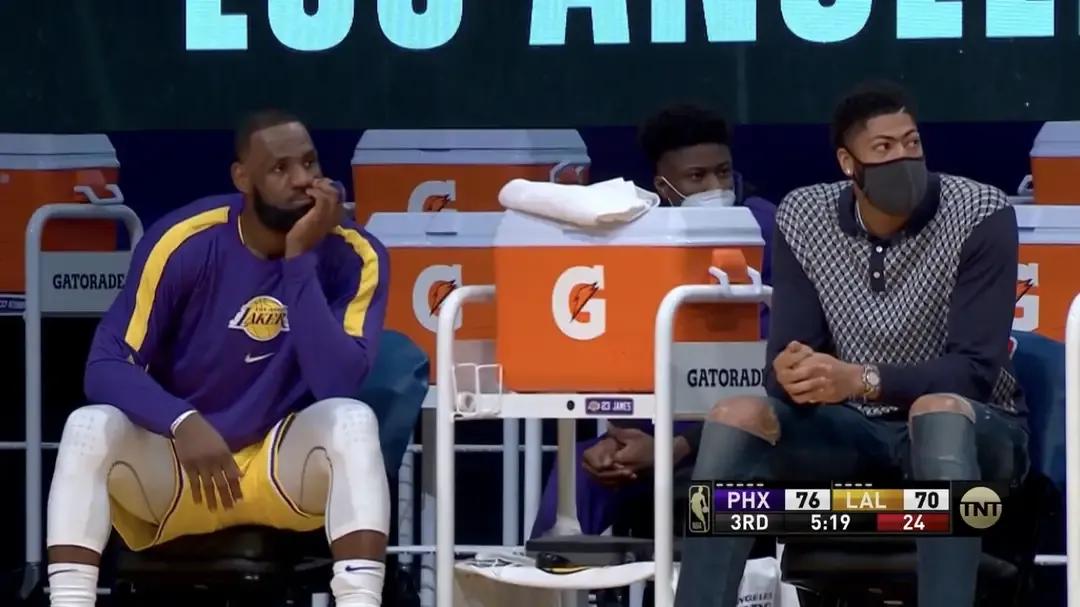 湖人老詹拼尽全力，太阳轻松获胜排西部第二，