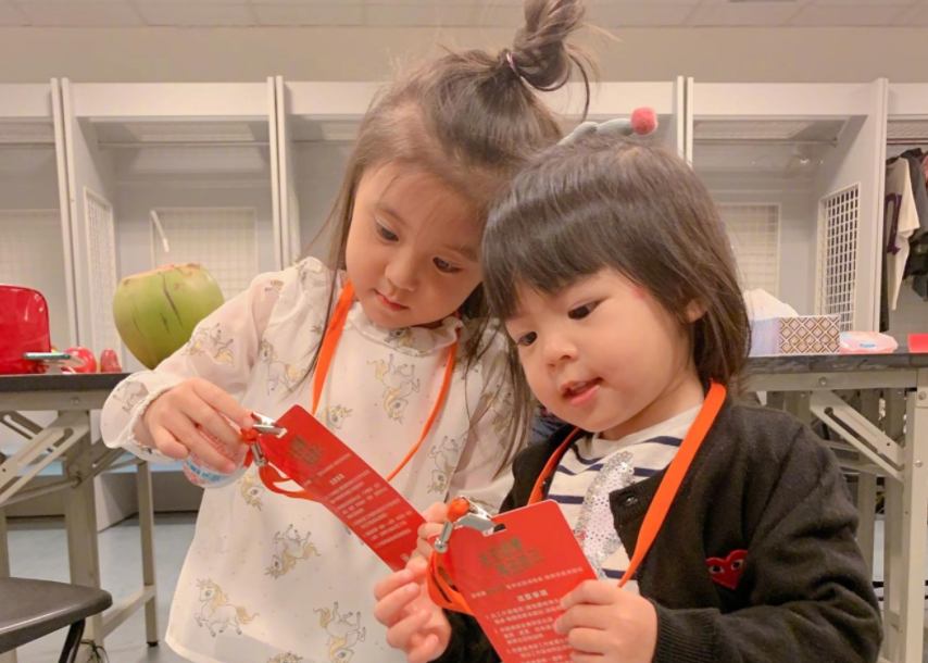 有種“潛力股”叫賈靜雯女兒，波妞顏值逆襲，俏皮可愛不輸咘咘