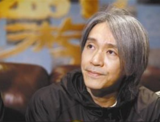68岁吴孟达带病宣传电影，星爷对他照顾无微不至