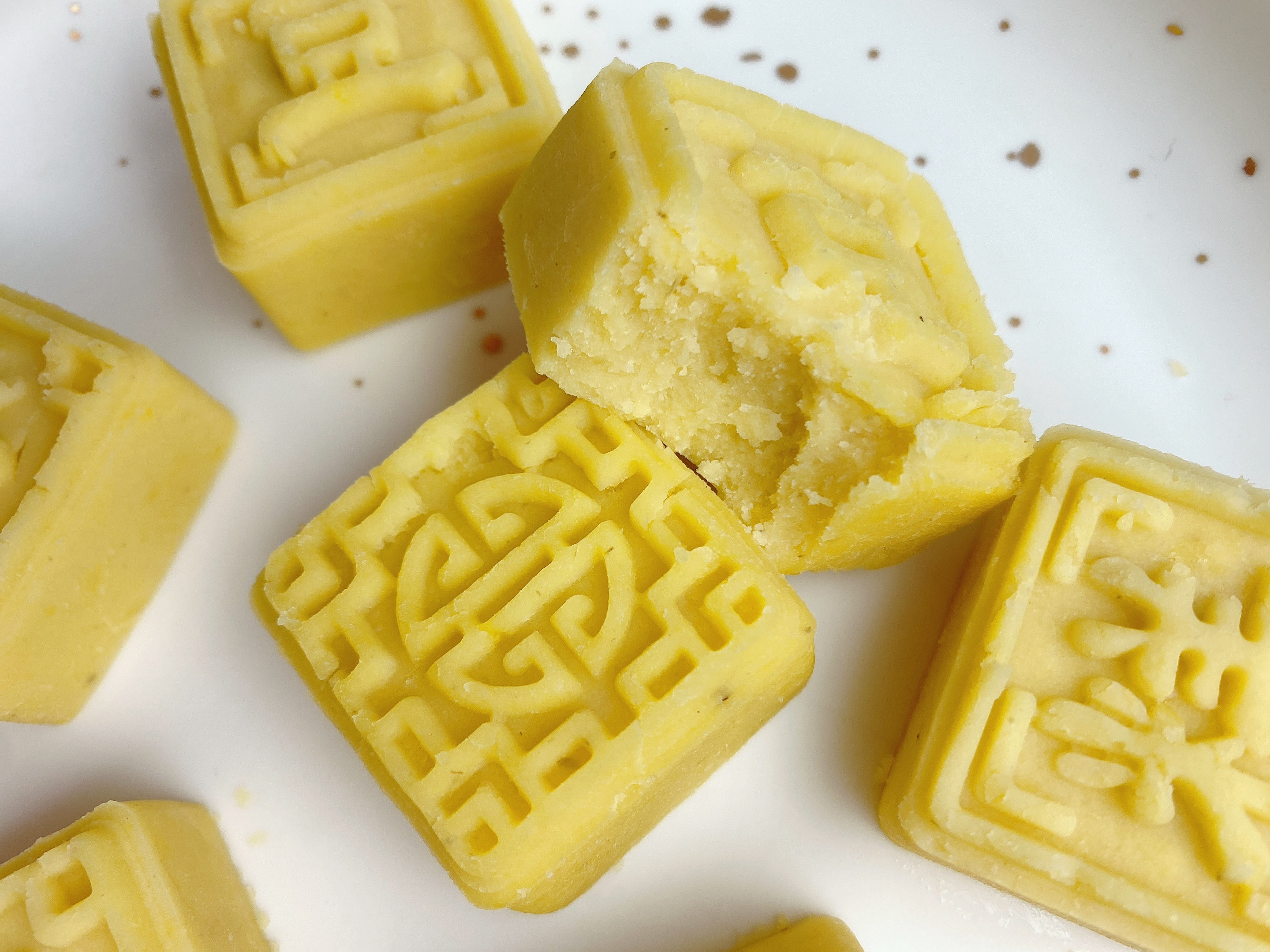 天熱了試試做綠豆糕，具體比例和方法在這裡，清熱解暑，入口即化