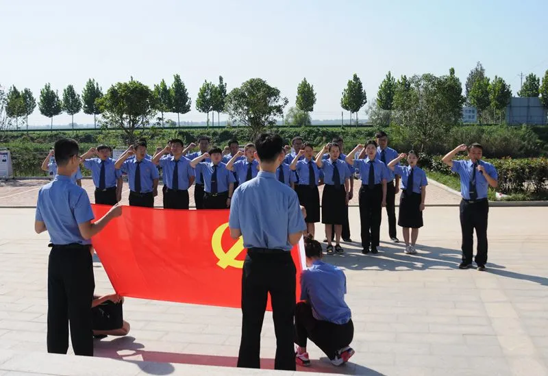颍上检察干警到黄家坝暴动烈士纪念碑接受革命传统教育