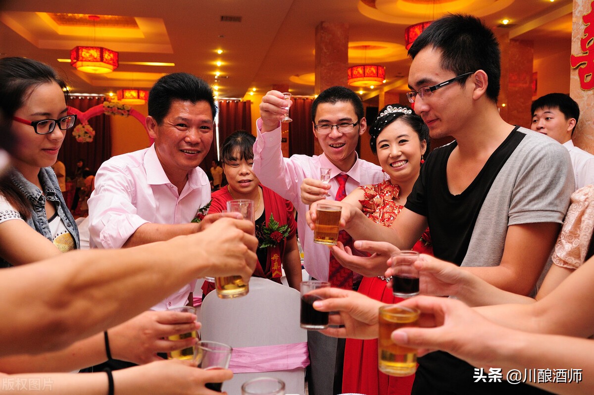 喝酒不僅要懂酒，還要懂禮儀，牢記酒桌10大禮儀，做有涵養(yǎng)的人