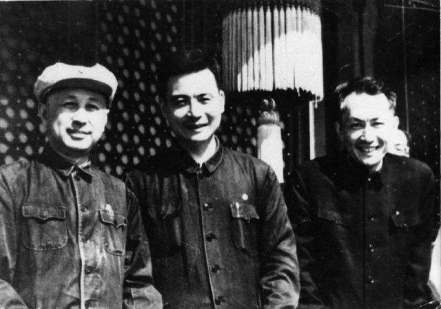 原子弹是谁研究出来的