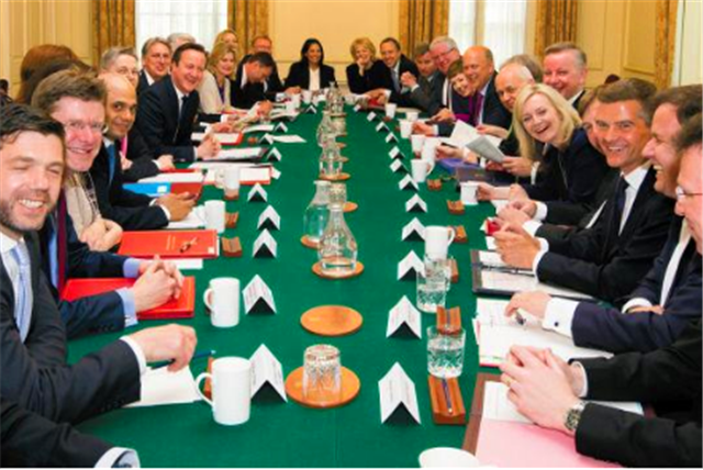 约翰逊输了？中国见招拆招进行反制，英国终于