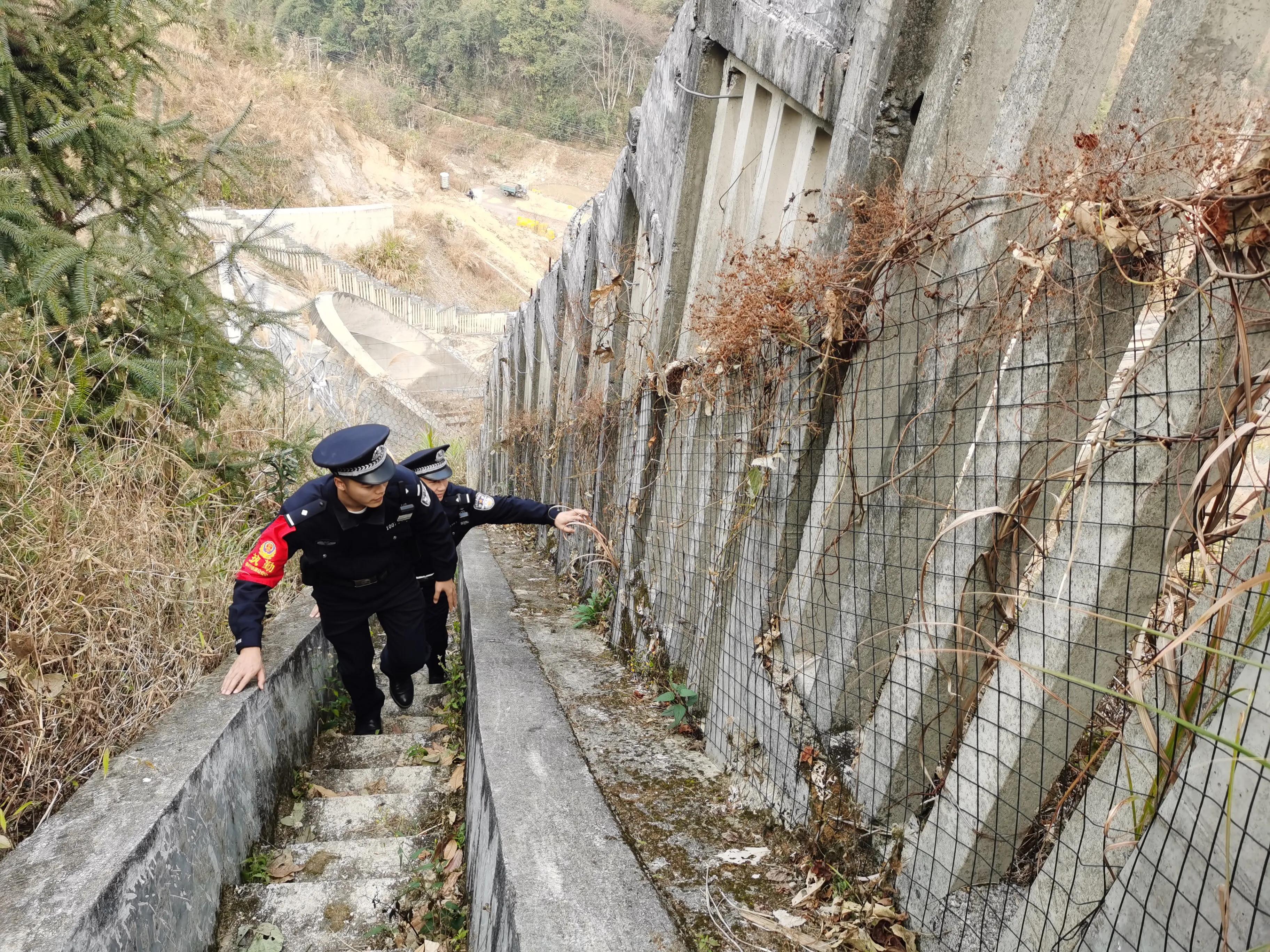 “十年磨双剑，霜刃把示君”记瑶族兄弟铁警的从警故事 十年,双剑,霜刃,君,瑶族