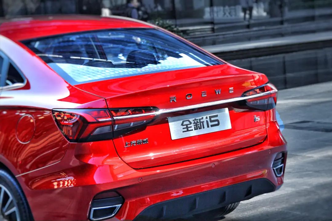 顶配8万多带主动刹车、自适应巡航，它比帝豪、逸动香！