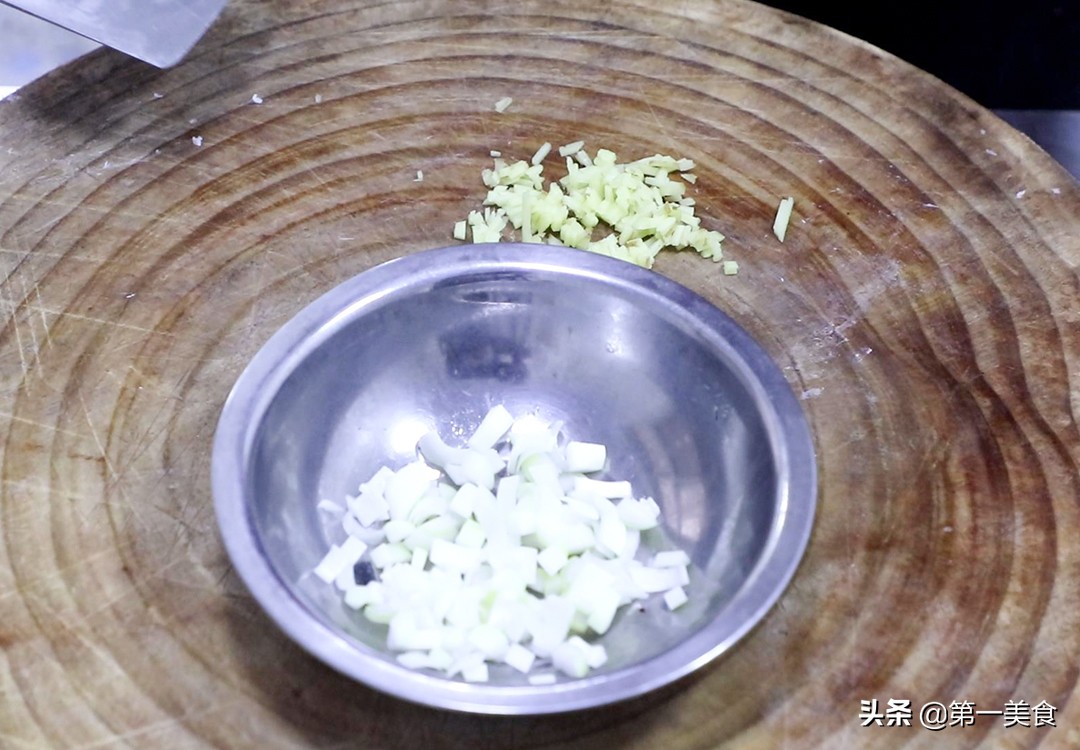 茄子打鹵面如何做好吃，廚師長(zhǎng)教你一招，鹵香勁道，方便快捷