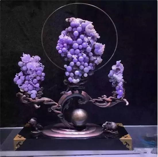红翡绿翠紫为贵：倾国倾城的紫罗兰翡翠赏析