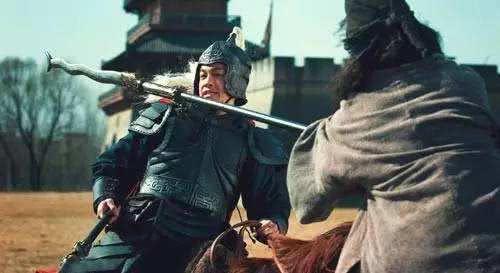 马中赤兔，吕布死后赤兔马没事，而关羽死时赤兔马却绝食而亡