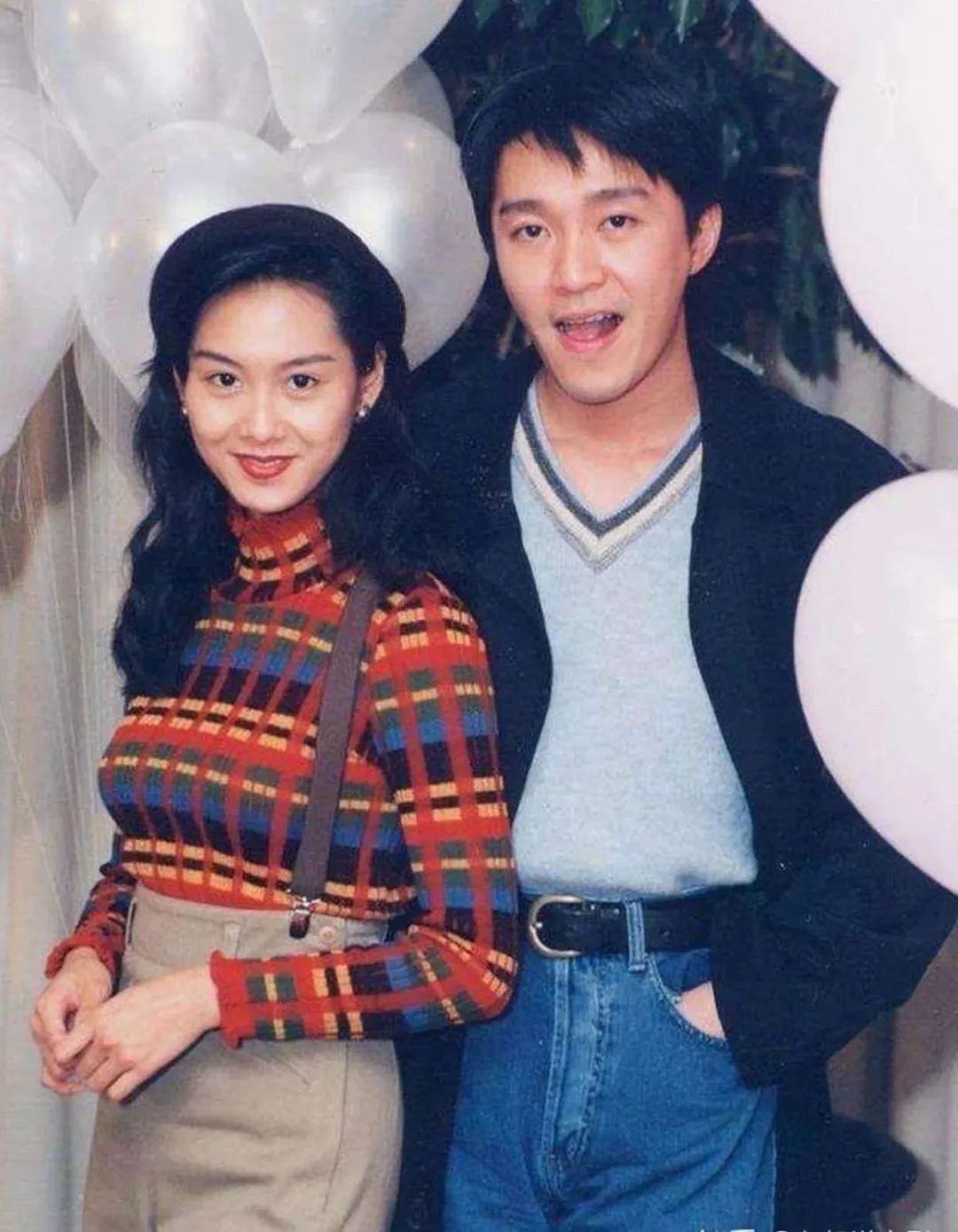 女神与穷小子的爱情：爱上周星驰，下嫁黄贯中，朱茵想要的很简单
