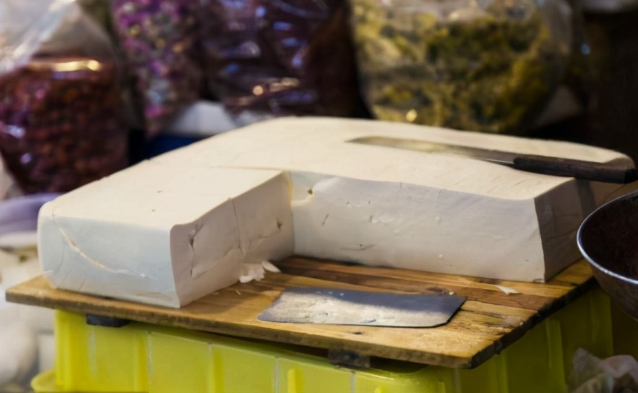 想吃豆腐不用出去買啦，教你在家做，用白醋點豆腐，一次就成功