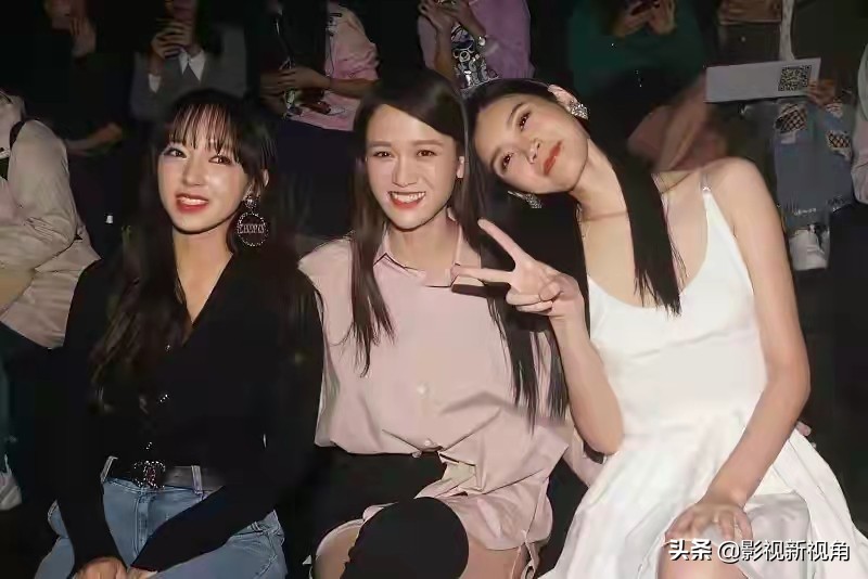 Cheng Xiao and Xi Mengyao took a photo together, reading more than 3.1 ...