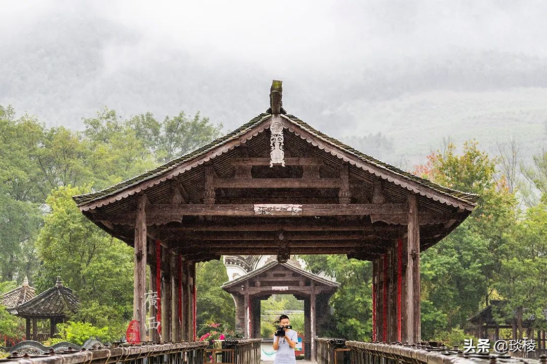 The owner spent 11 years investing 400 million yuan to build an ancient village with very few tourists