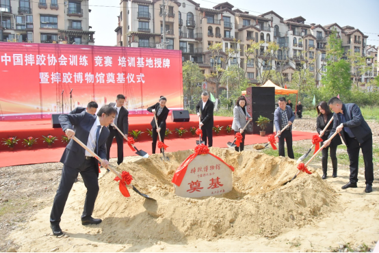 中国摔跤协会首个高校“训练、竞赛、培训基地”和摔跤博物馆落户九州体育