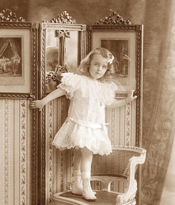 美国宅女：父亲去世，19岁继承6亿，宅家80年10