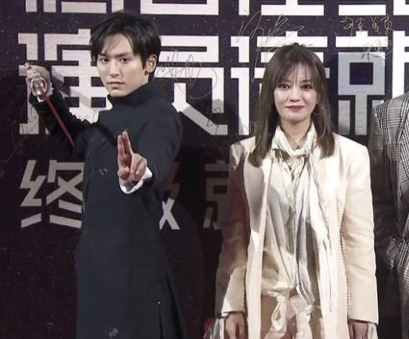 赵薇被封杀，曾穿外国军旗装，与阿里第一大股东的关系是什么？
