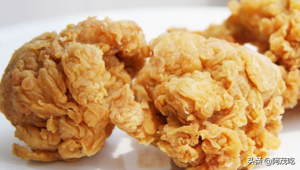 Glittering chicken drumsticks, smelling fragrant, taste more crispy