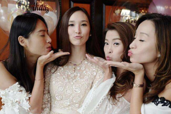 富豪男友变一贫如洗？吴佩慈用4个孩子和近10年