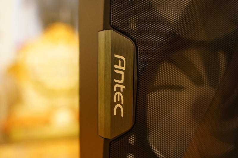 这机箱真浪！安钛克风行者DF700 Flux中塔机箱开箱简评