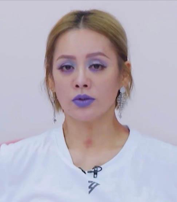 宁静被网友称为滞销口红拯救者，看到涂绿色口红的她，太惊艳了