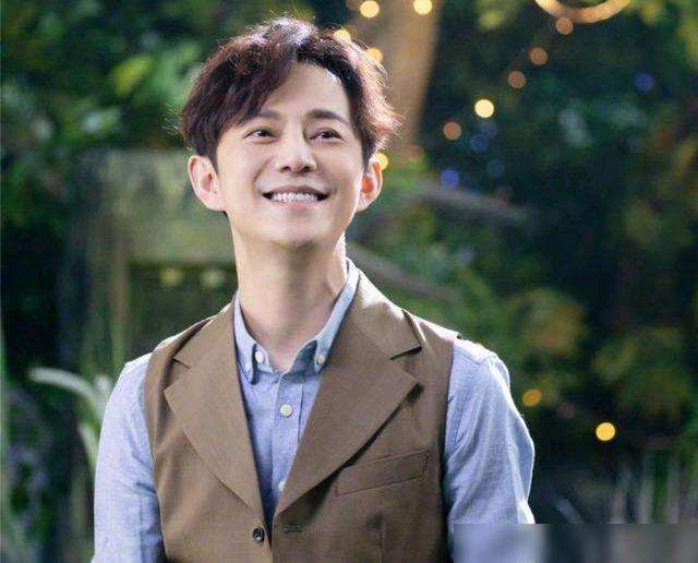 何炅深夜发文诚恳道歉,"当时就觉得不妥,和节目组沟通,还是播了"