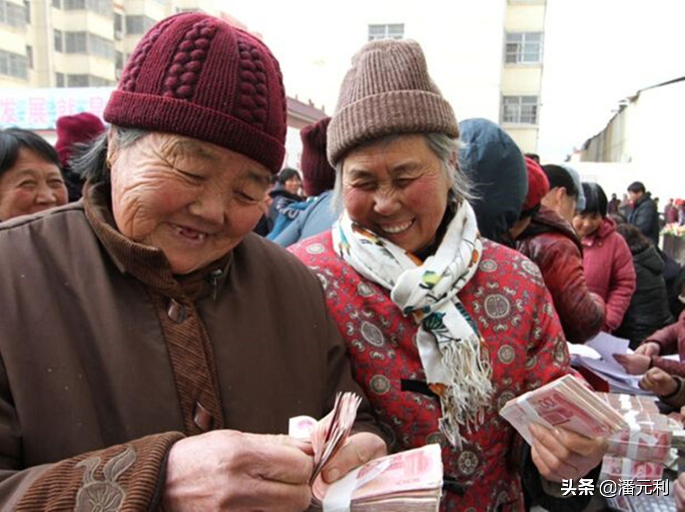 退休老人5月份的养老金突然停发了，到底是什么
