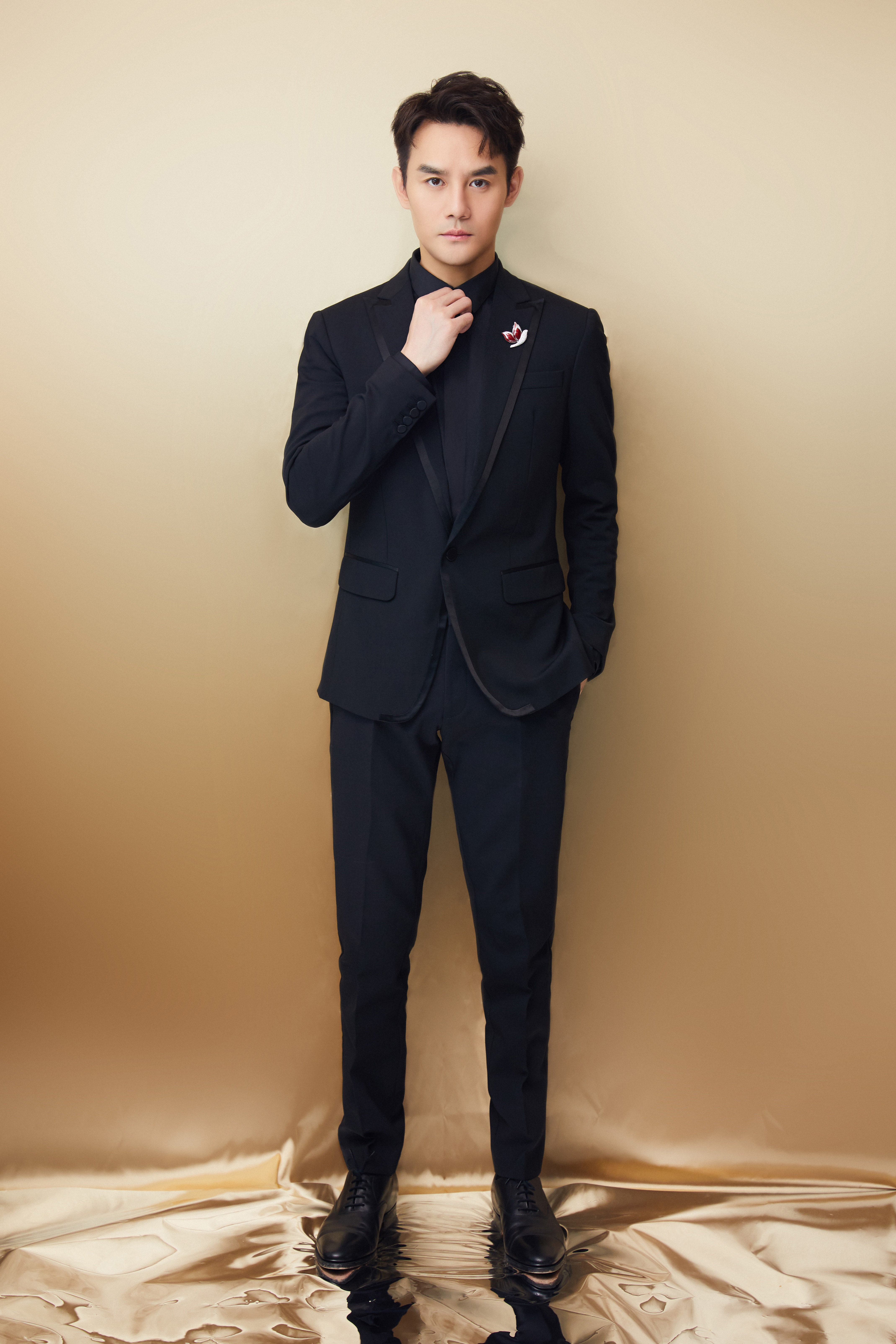 王凯亲临演绎周大福和平天使新品魅力，珠宝迷不容错过