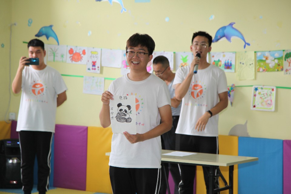 “让爱筑梦，伴你成长”儿童画作公益拍卖主题活动在呼和浩特举行