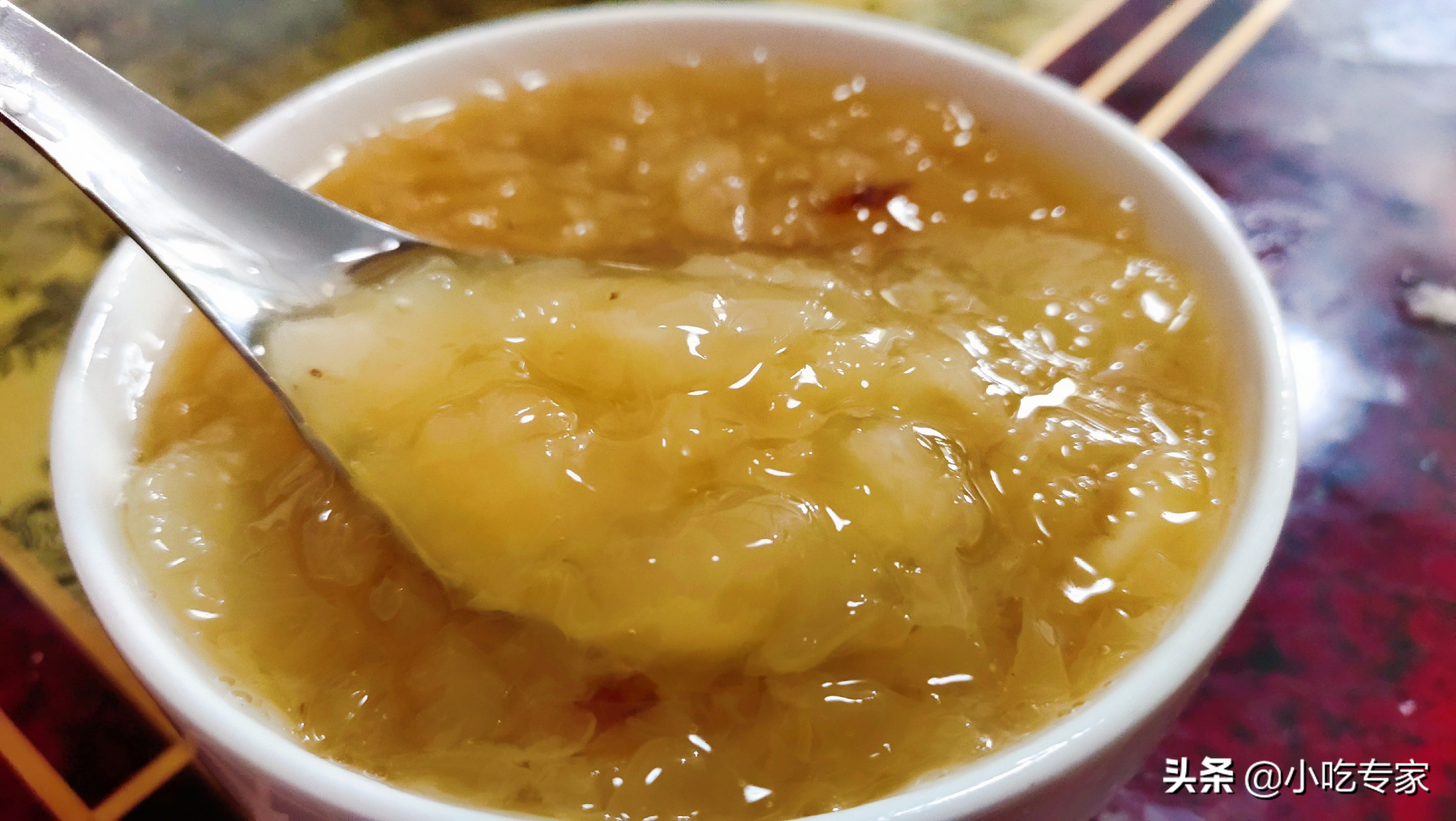 Stew a pot of white fungus, red dates and pear soup suitable for drinking after the cold dew, just pay attention to three points, sticky and smooth